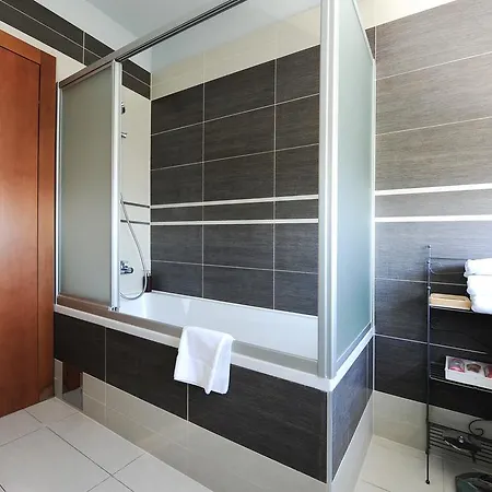 アパート Sunset Penthouse With Jacuzzi And Seaview ザダル