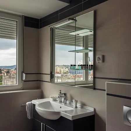 Sunset Penthouse With Jacuzzi And Seaview ザダル