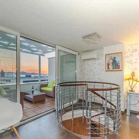 Sunset Penthouse With Jacuzzi And Seaview