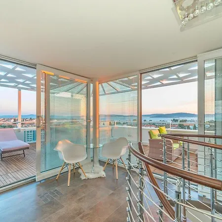 アパート Sunset Penthouse With Jacuzzi And Seaview ザダル