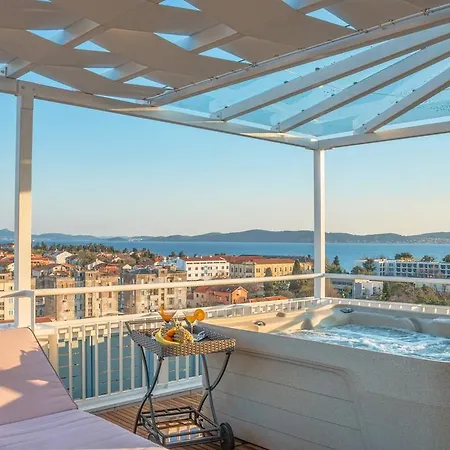 Sunset Penthouse With Jacuzzi And Seaview * ザダル