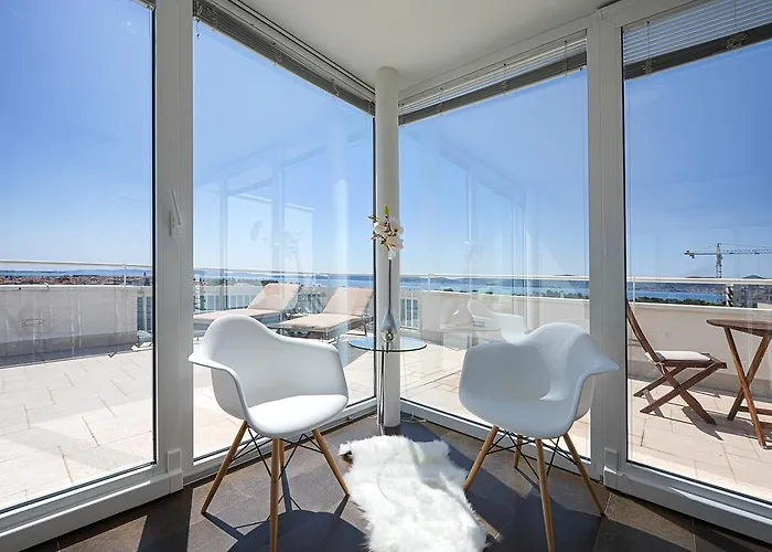 Sunset Penthouse With Jacuzzi And Seaview