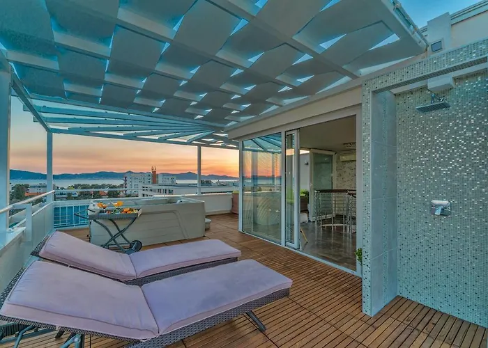 Sunset Penthouse With Jacuzzi And Seaview Apartmán *