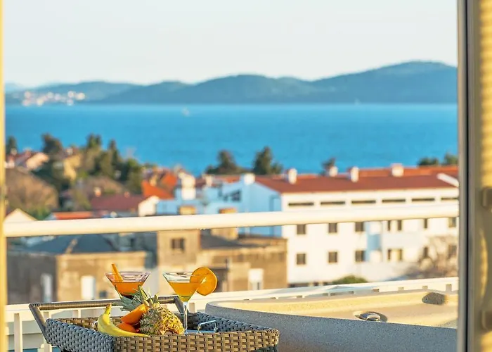 Апартаменты Sunset Penthouse With Jacuzzi And Seaview