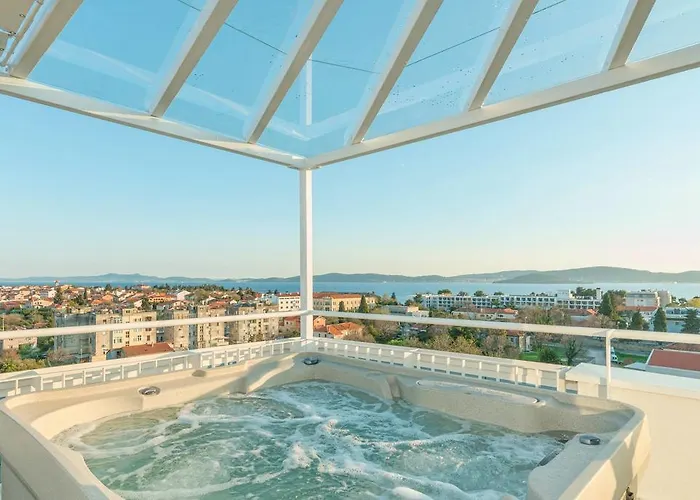 Апартаменты Sunset Penthouse With Jacuzzi And Seaview Задар